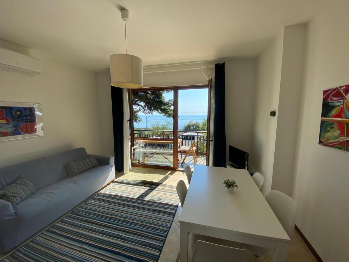 Apartment With Terrace And Garden With A Sea View Систияна Екстериор снимка